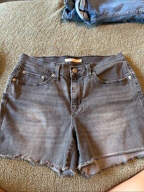 Levi mid length black short